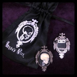 Hyde’s Vice Small Skull Cameo Brooch Gothic cameo